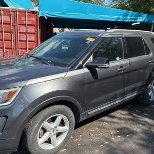 Ford Explorer XLT - 2