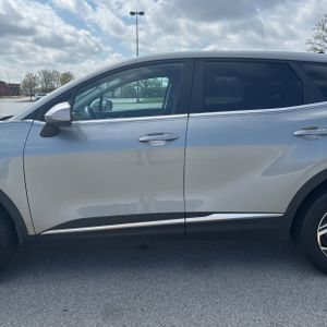 KIA SPORTAGE LX - 4