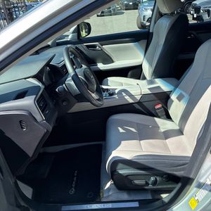 صورة 32 لـ 2019 Lexus RX 350 BASE