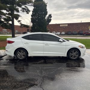 HYUNDAI ELANTRA VALUE EDITION - 10