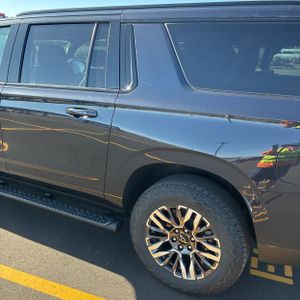 CHEVROLET SUBURBAN Z71 - 6