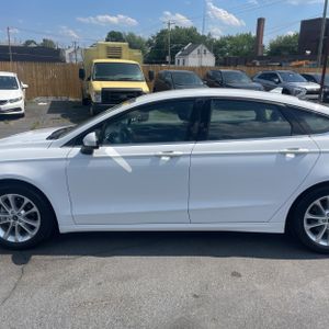 FORD FUSION SE - 4