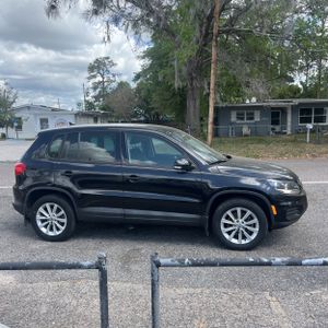 Volkswagen Tiguan S - 10