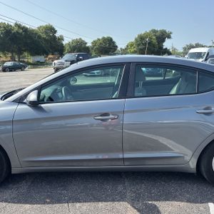 2019 Hyundai ELANTRA SE — фото 4