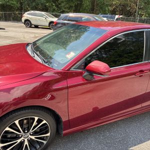 2018 Toyota CAMRY SE photo 2