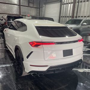 2020 Lamborghini URUS BASE photo 4