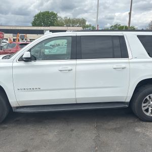 CHEVROLET SUBURBAN LT - 3