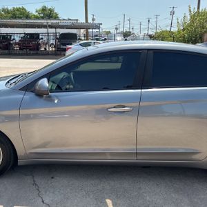 2019 Hyundai ELANTRA SEL — фото 4