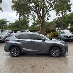 LEXUS NX 300 F SPORT - 10