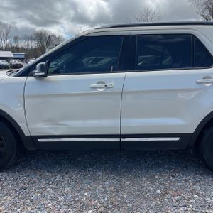 FORD EXPLORER XLT - 4