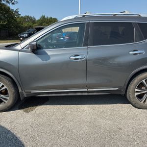 صورة 4 لـ 2017 Nissan ROGUE SL