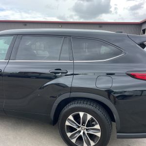 صورة 6 لـ 2020 Toyota HIGHLANDER XLE