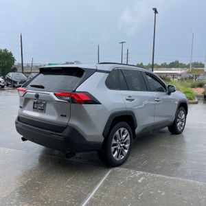 صورة 8 لـ 2024 Toyota RAV4 XLE PREMIUM