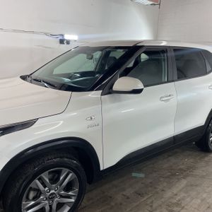 2021 KIA SELTOS LX photo 2