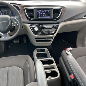 صورة 37 لـ 2024 Chrysler VOYAGER LX