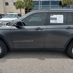 2023 JEEP GRAND CHEROKEE LAREDO 照片 4