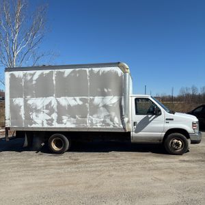 FORD E-350 CUTAWAY - 10