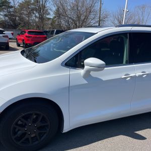 CHRYSLER PACIFICA TOURING L - 2