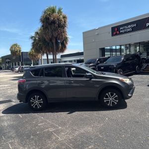 2016 Toyota RAV4 LE — фото 10