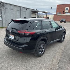 NISSAN ROGUE S INTELLIGENT AWD - 8