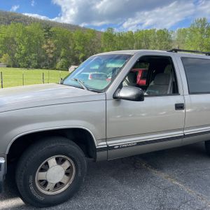 CHEVROLET TAHOE LS - 2