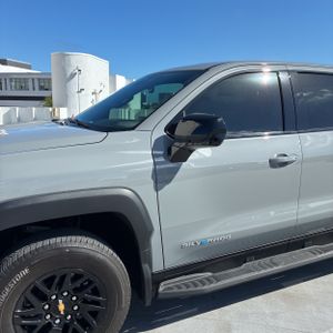 CHEVROLET SILVERADO EV LT - 2