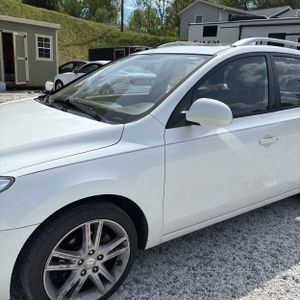 HYUNDAI ELANTRA TOURING SE - 2