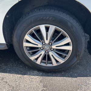 2017 Nissan PATHFINDER SV thumbnail 18