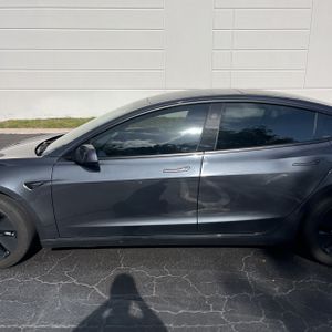 TESLA MODEL 3 BASE - 4