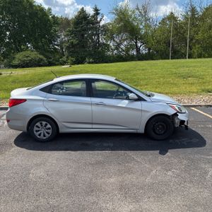 HYUNDAI ACCENT GLS - 10