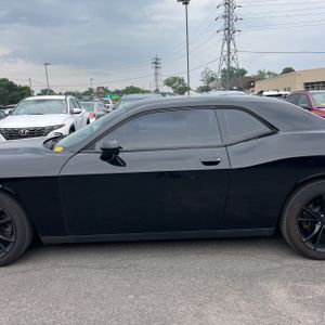 2017 Dodge CHALLENGER SXT PLUS — фото 4