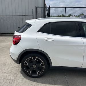 MERCEDES-BENZ GLA - 9