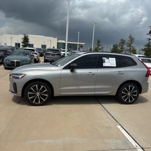 صورة 3 لـ 2024 Volvo XC60 B5 PLUS DARK THEME