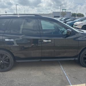 2018 Nissan PATHFINDER SL — миниатюра 11