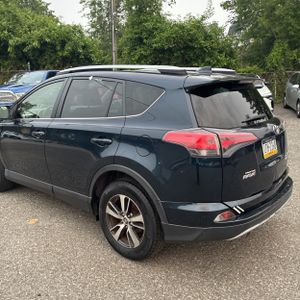 2017 Toyota RAV4 XLE — фото 6