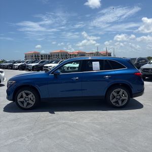 صورة 3 لـ 2023 Mercedes-BENZ GLC