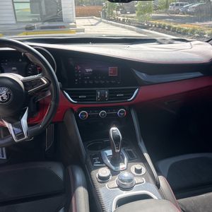 صورة 36 لـ 2021 ALFA Romeo GIULIA QUADRIFOGLIO RWD