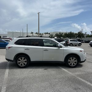 2015 Mitsubishi OUTLANDER SE — фото 10