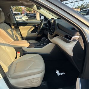 صورة مصغرة 33 لـ 2023 Toyota HIGHLANDER XLE