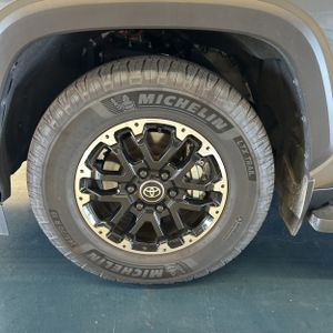 صورة مصغرة 17 لـ 2026 Toyota SEQUOIA SR5