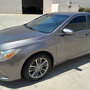 2017 Toyota CAMRY SE — фото 2
