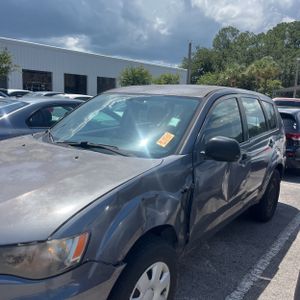 2010 Mitsubishi OUTLANDER ES 照片 2
