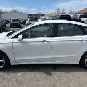 FORD FUSION SE - 4
