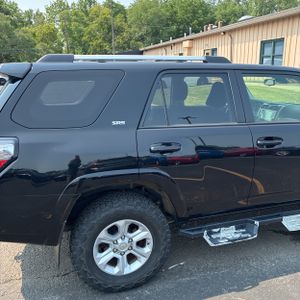 2021 Toyota 4RUNNER SR5 photo 9