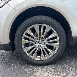 2024 Toyota VENZA XLE — миниатюра 17