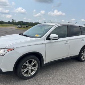 2015 Mitsubishi OUTLANDER SE — фото 2