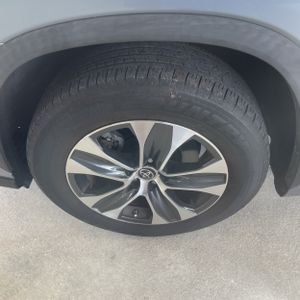 2022 Toyota HIGHLANDER XLE thumbnail 15
