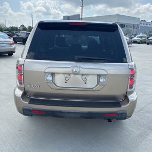 HONDA PILOT LX - 7