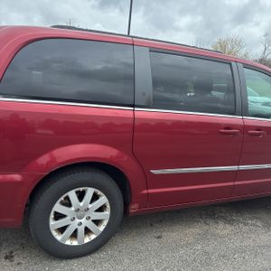 CHRYSLER TOWN AND COUNTRY TOURING - 9