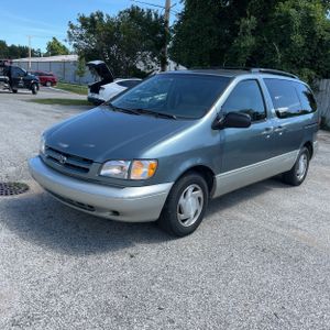 2000 Toyota SIENNA XLE photo 1